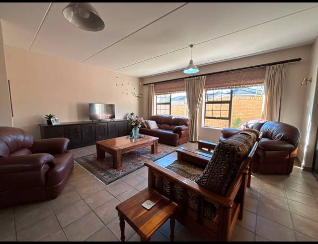 4 BEDROOM HOUSE FOR SALE IN DIAZ BEACH